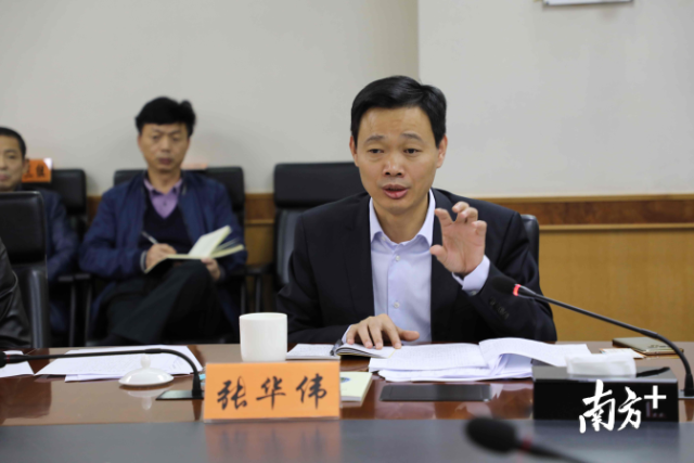 南山區(qū)委常委、紀(jì)委書(shū)記、監(jiān)委主任張華偉